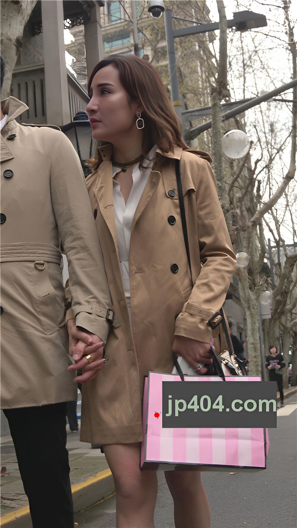 和男友逛街的小姐姐[615M/MP4]