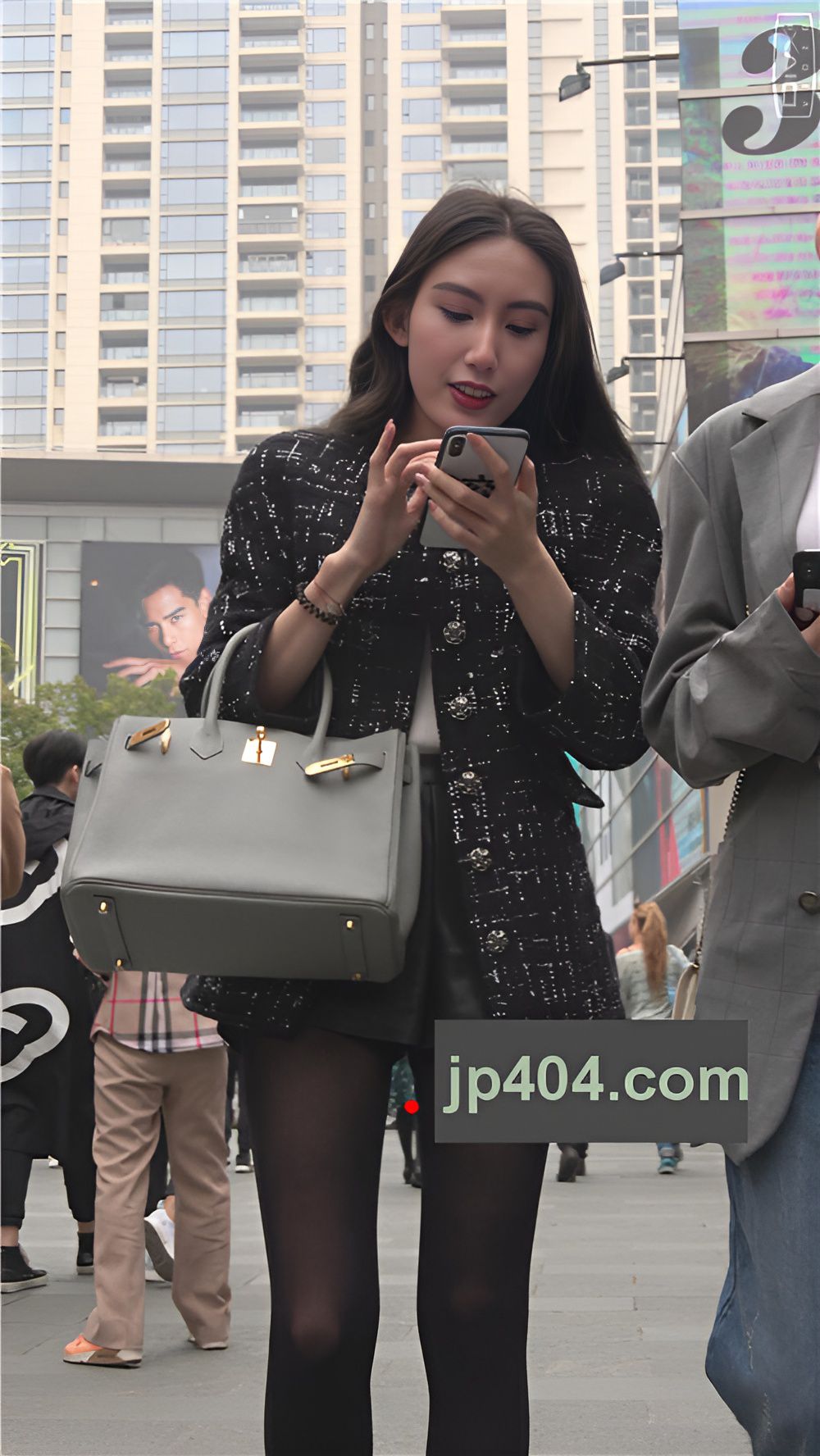 漂亮的黑丝美女[1.42G/MP4]