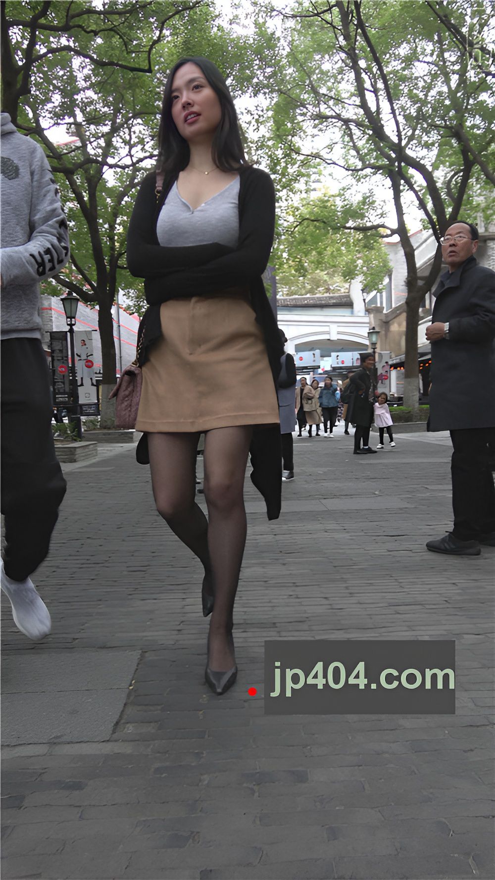 街拍黑丝MM[465M/MP4]