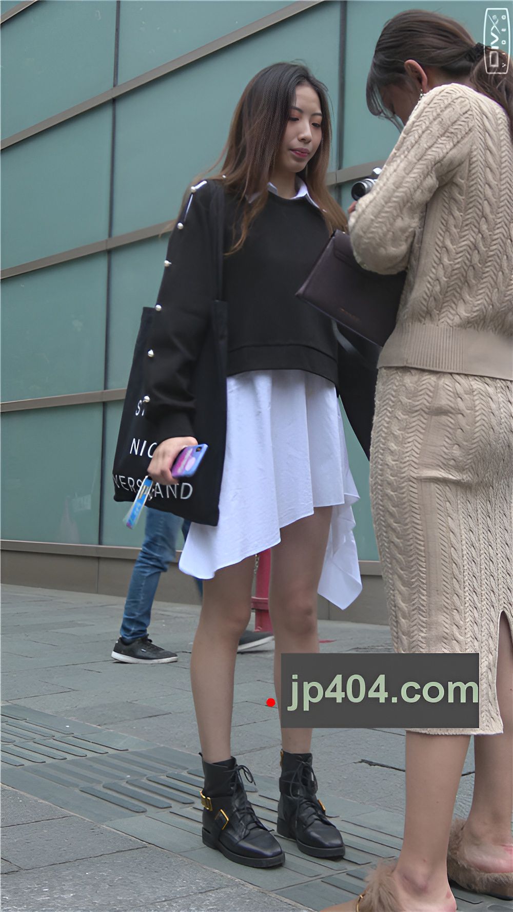 街拍漂亮的白裙美女[1.52G/MP4]