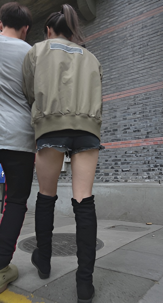 黑色高靴短裤小姐姐[1.74G/MP4]