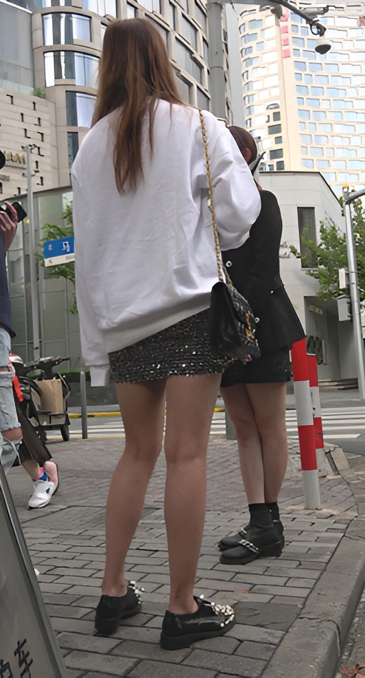 路边两个漂亮的女孩[1.42G/MP4]