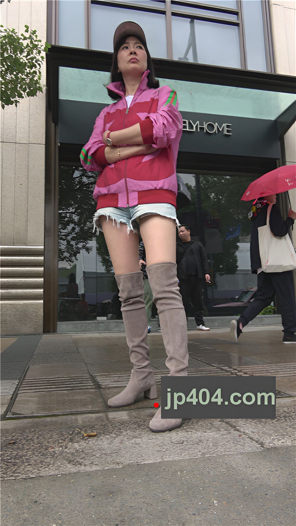 热裤高靴美妇[1.14G/MP4]