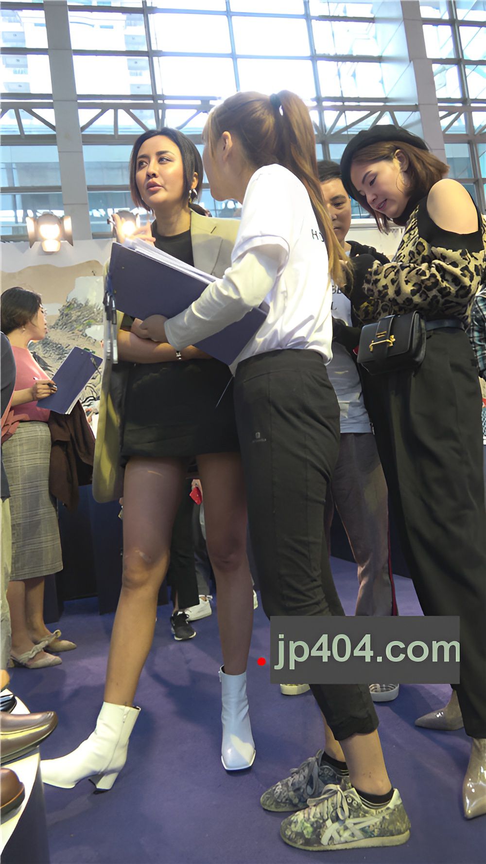 很有自信的白色短靴MM[1.83G/MP4]