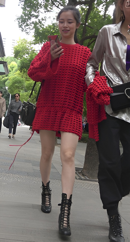 漂亮的红色连体衣小姐姐[639M/MP4]