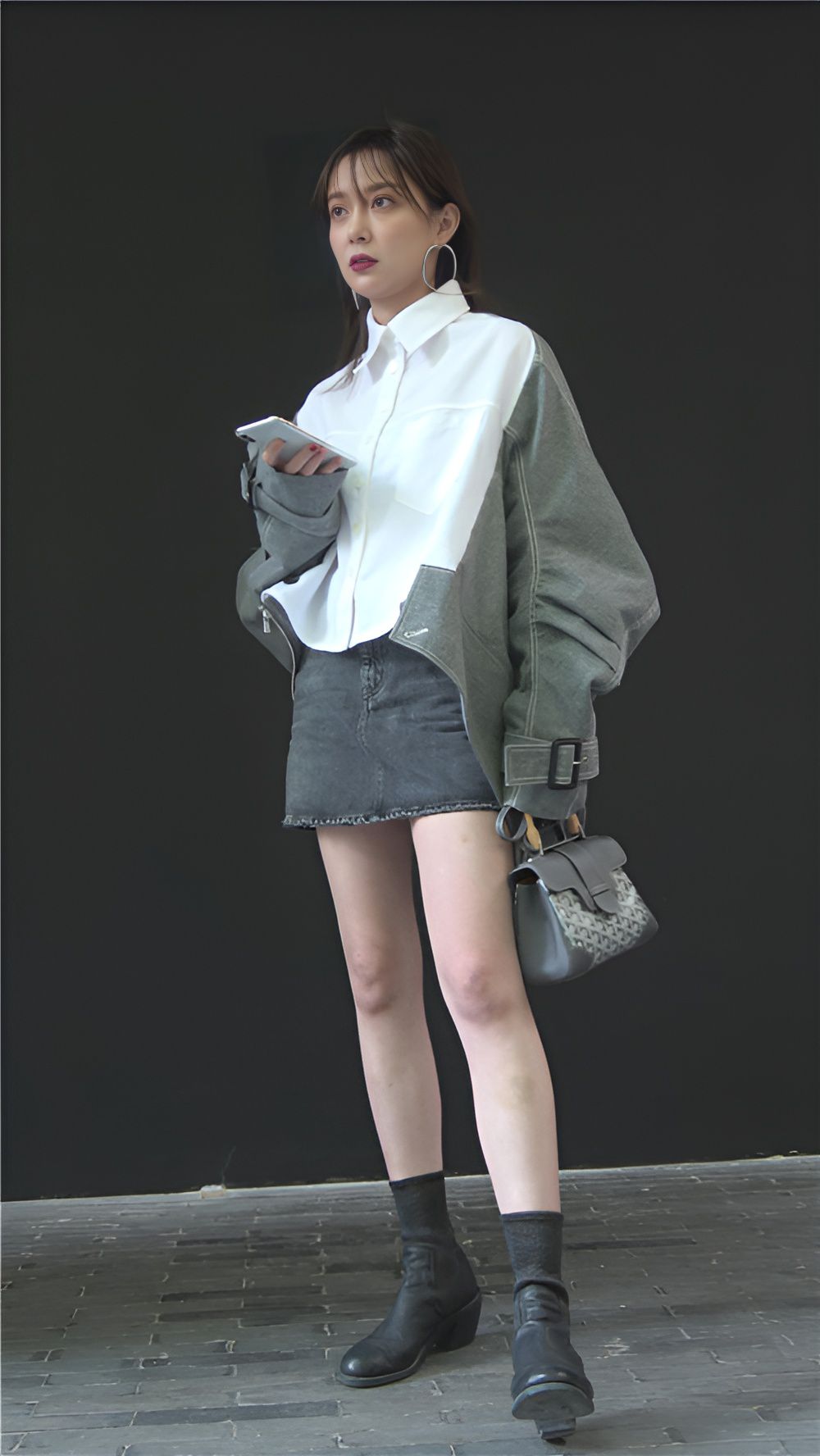 黑靴牛仔裙美女[1.72G/MP4]