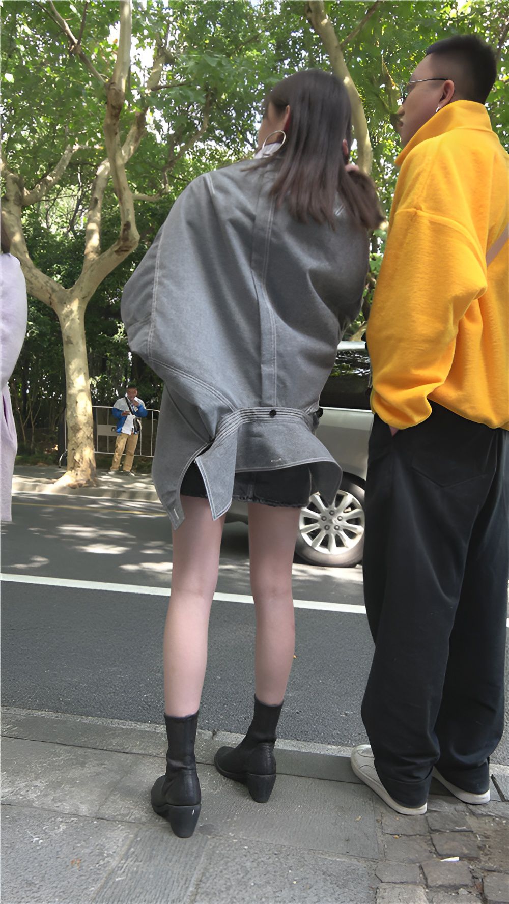 黑靴牛仔裙美女[1.72G/MP4]