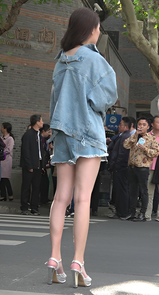 牛仔装小姐姐[1.91G/MP4]