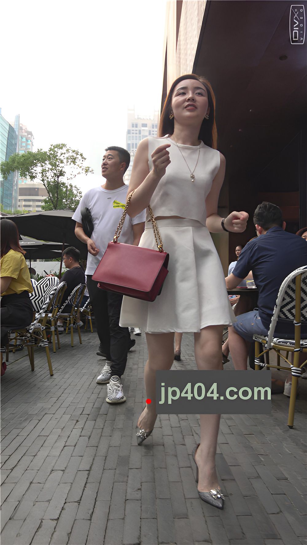 漂亮的白裙小姐姐[1.22G/MP4]