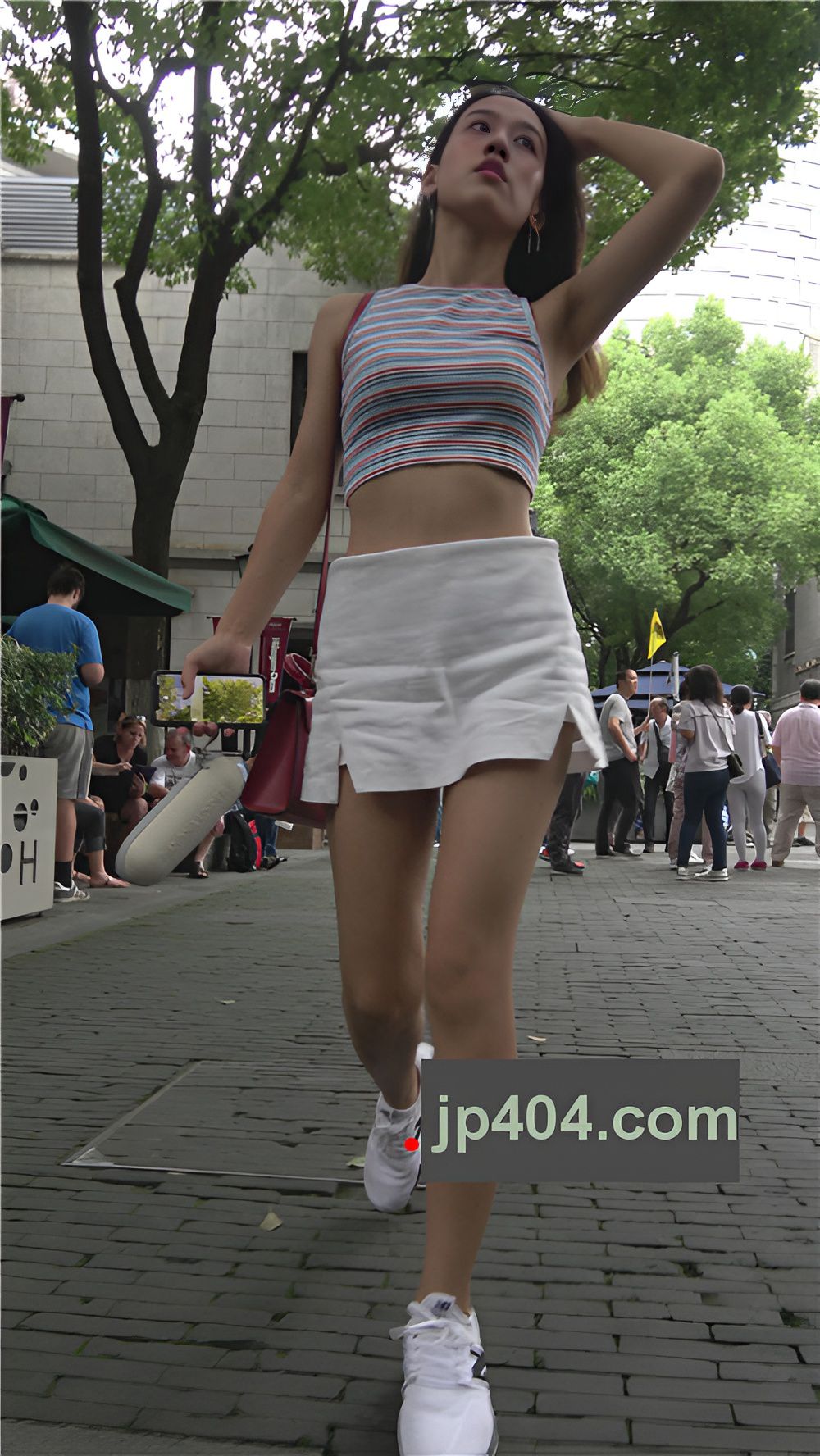 露腰白裙小姐姐[1.4G/MP4]