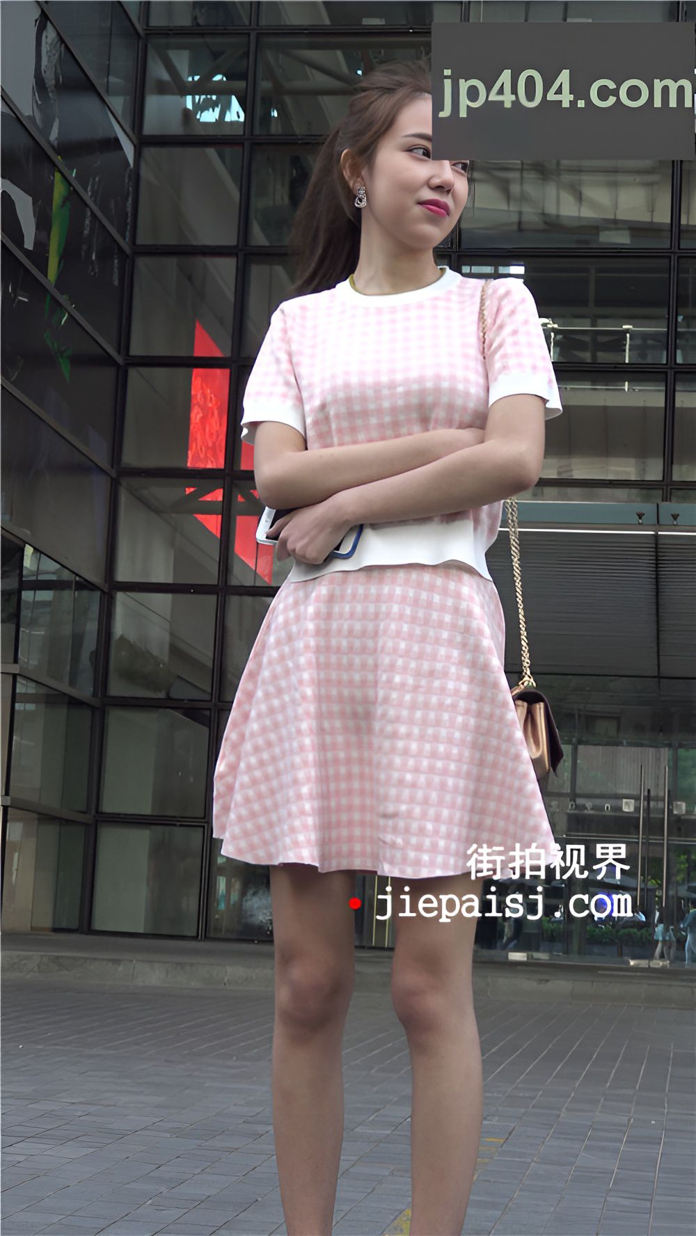 街拍粉裙美女[775M/MP4]