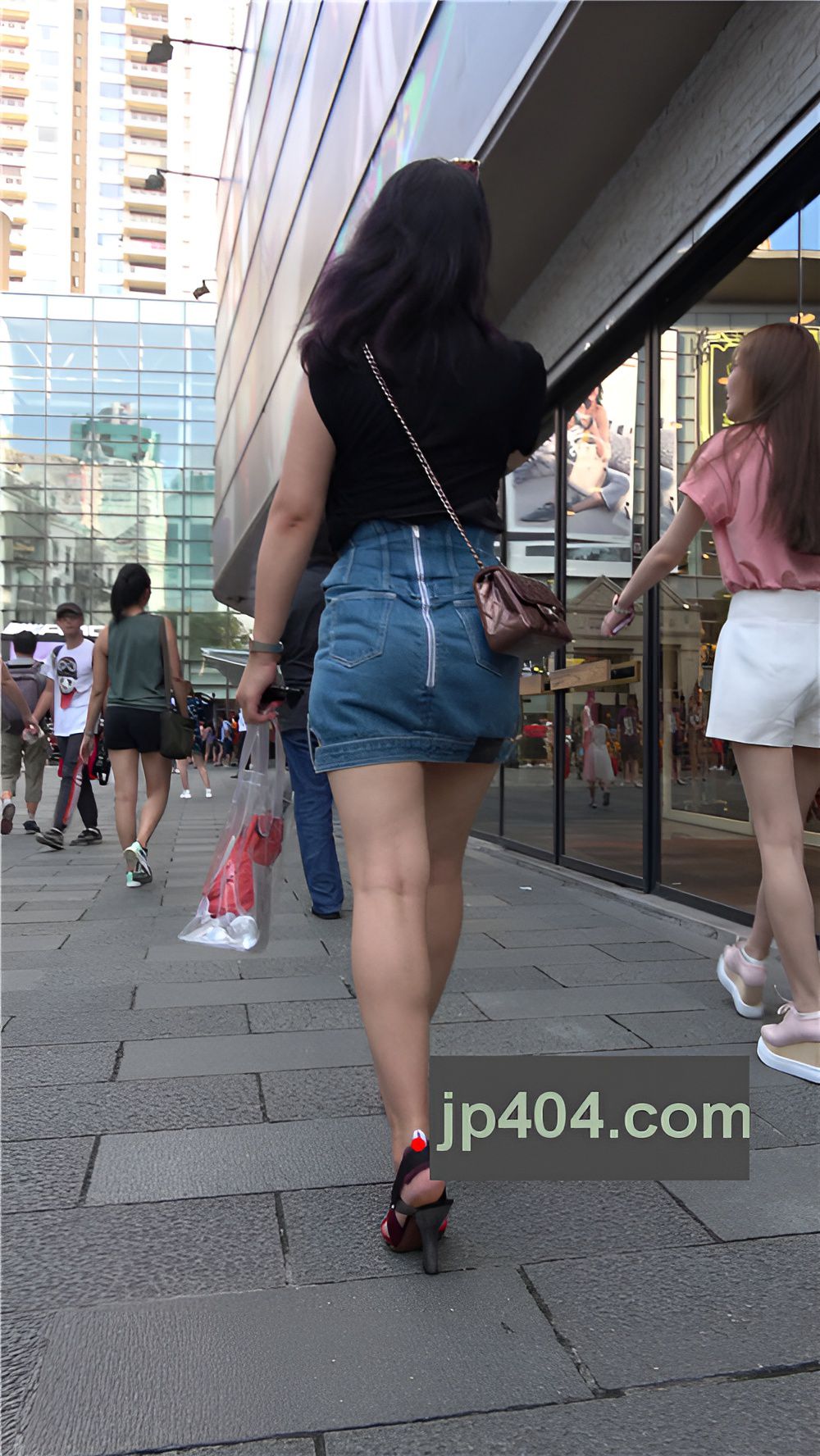 牛仔裙小姐姐[491M/MP4]