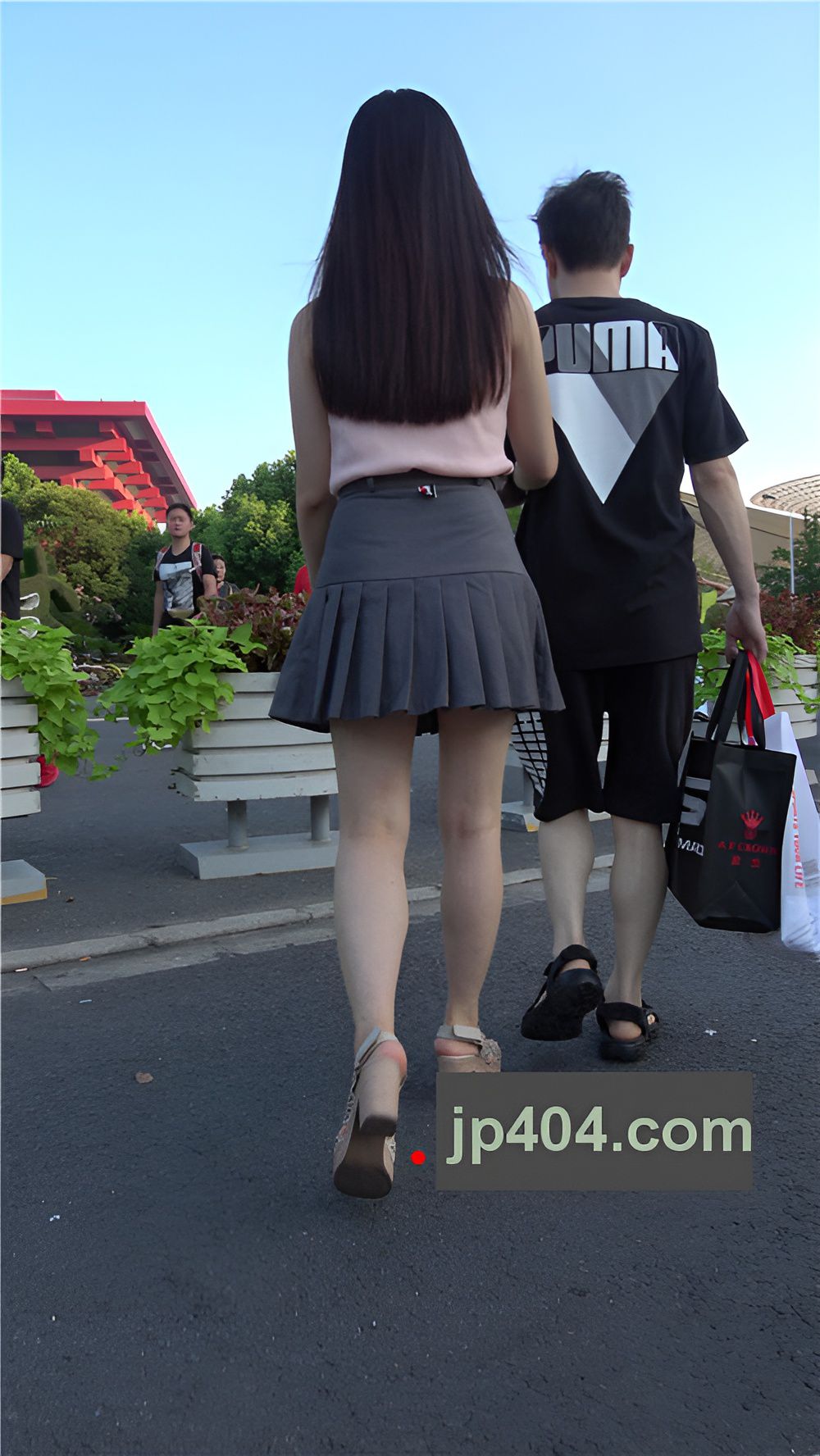 灰色高腰百褶裙妹子[1.17G/MP4]