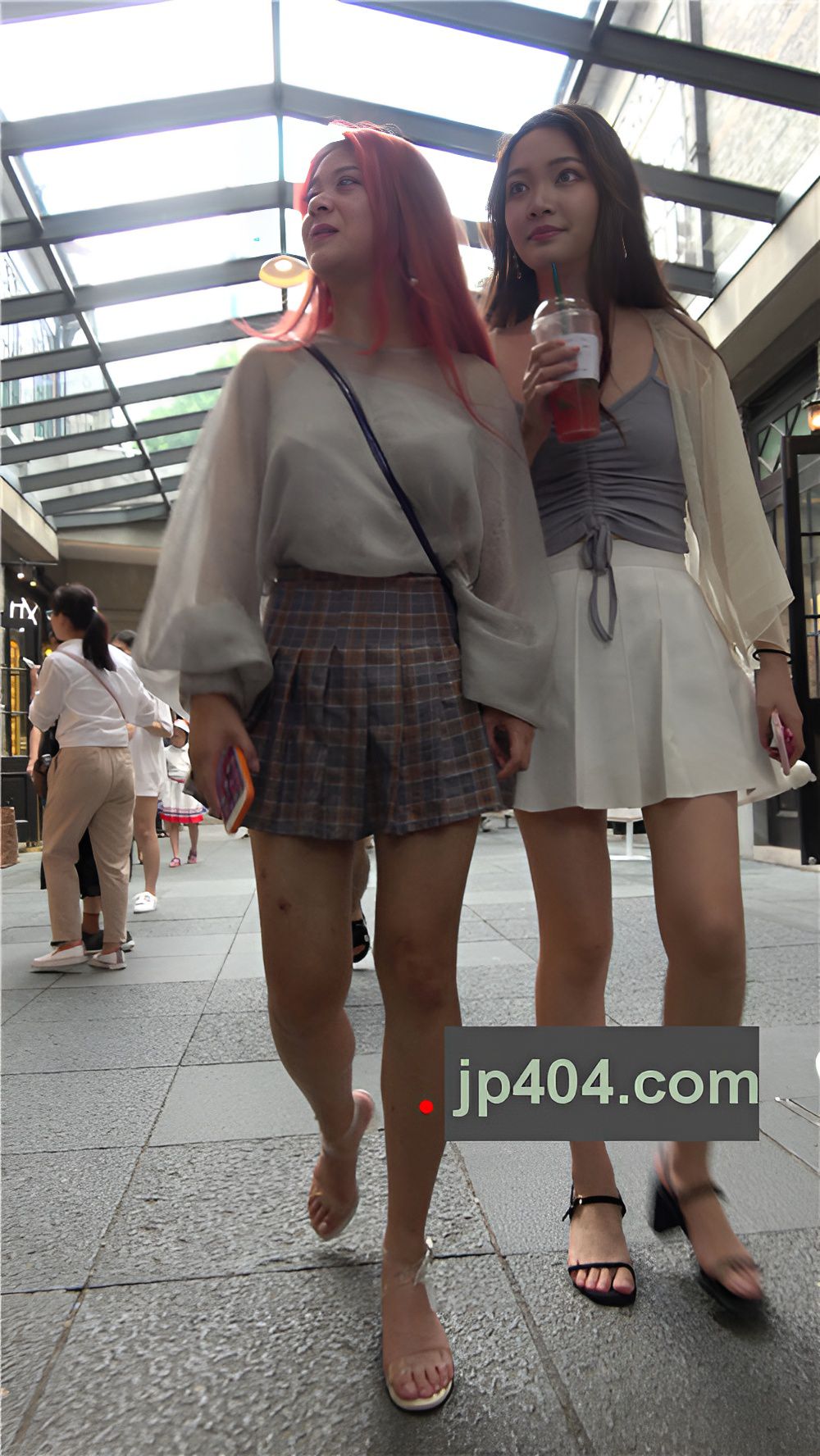 白色百褶裙美女[1.48G/MP4]