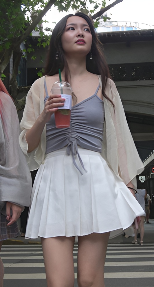 白色百褶裙美女[1.48G/MP4]