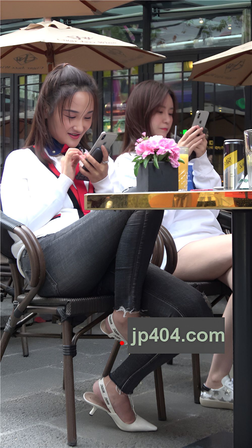 喝下午茶的两个漂亮美女[1.97G/MP4]