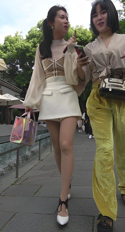 白色高腰裤肉丝美腿[1.52G/MP4]