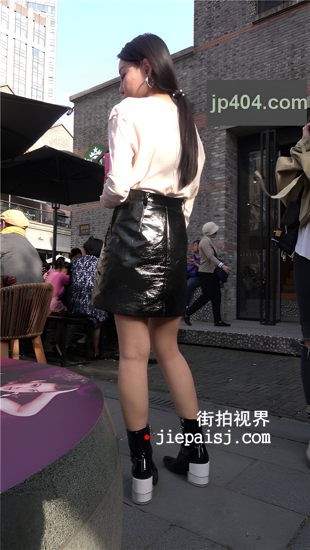 漂亮的黑色皮裙美女[1.6G/MP4]