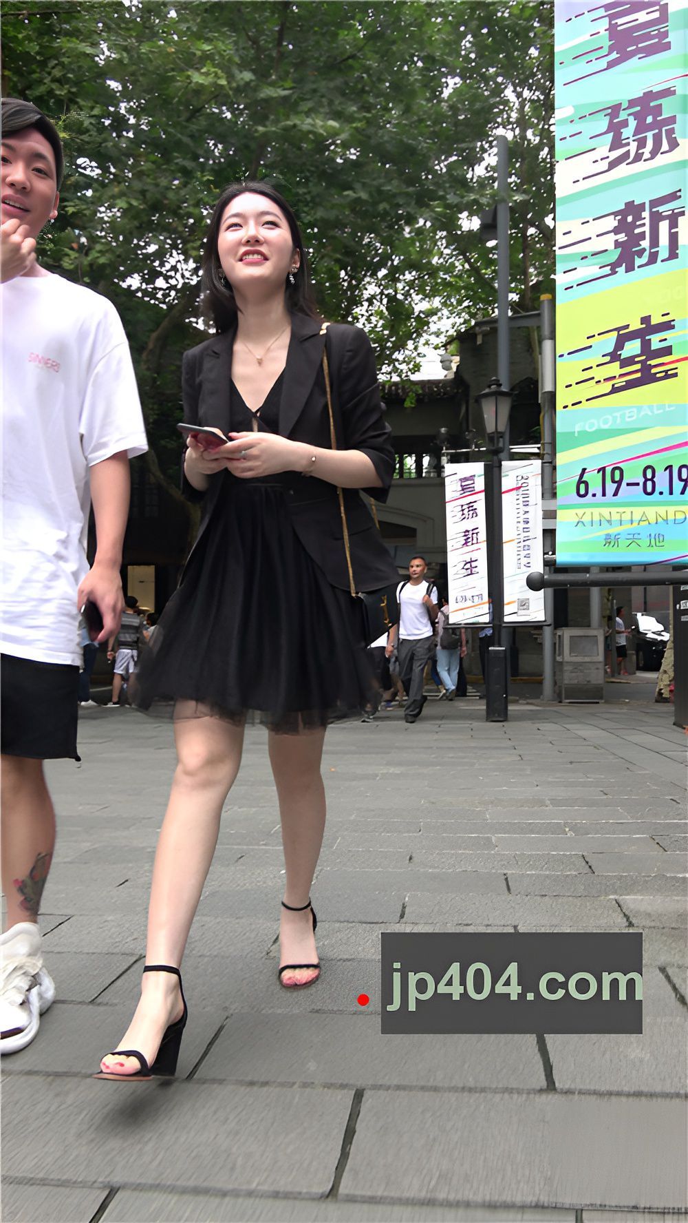 漂亮的气质黑裙美女[874M/MP4]