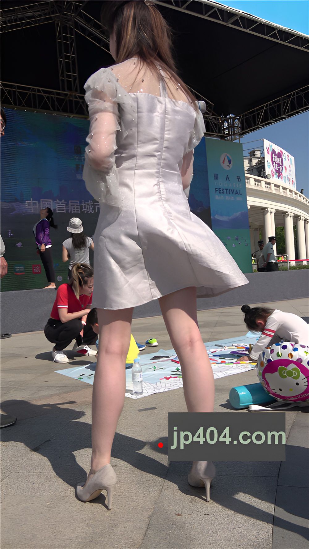 连衣裙主持小姐姐[1.64G/MP4]