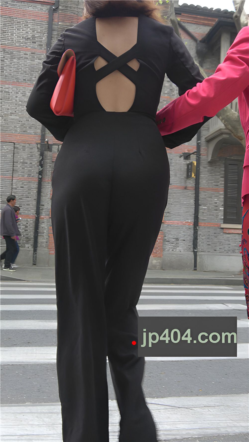 黑色高腰裤短发MM[1.8G/MP4]