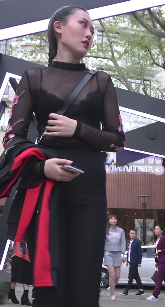 性感的黑裤小姐姐[1.78G/MP4]