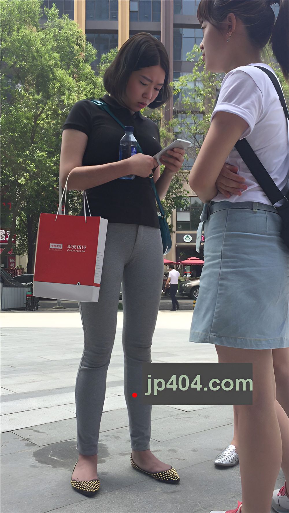 灰裤短发小姐姐[441M/MP4]