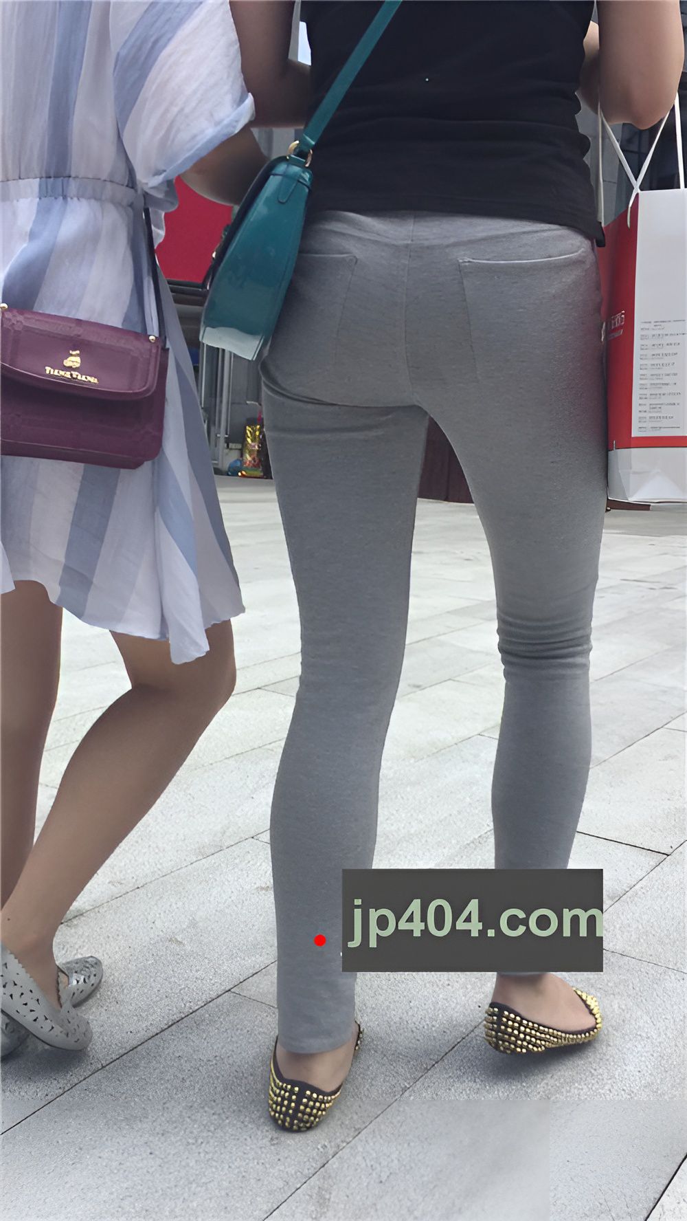 灰裤短发小姐姐[441M/MP4]