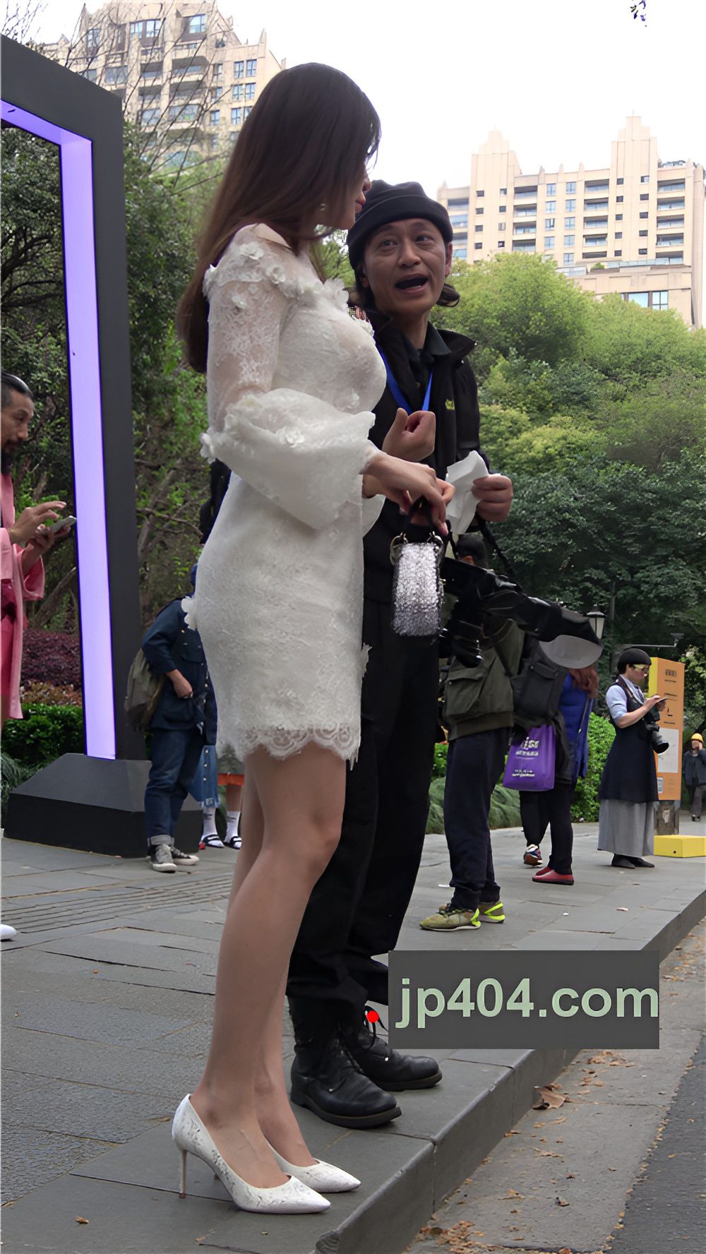 漂亮的白裙小姐姐[2.81G/MP4]