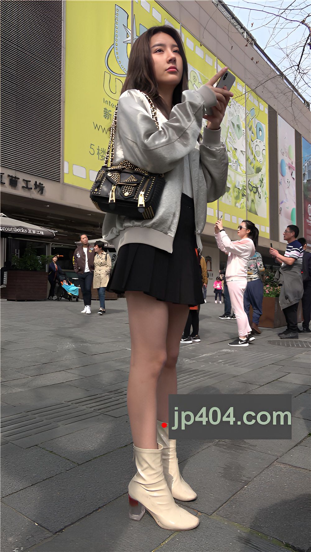 漂亮的黑色百褶裙美腿小姐姐[1.03G/MP4]