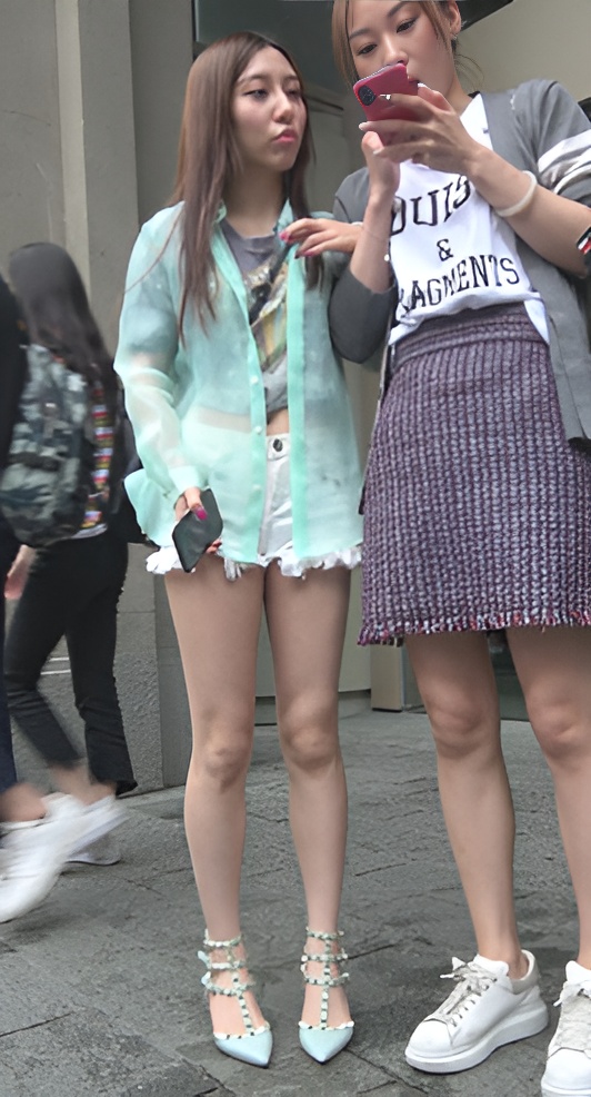 白色热裤小姐姐[1.35G/MP4]