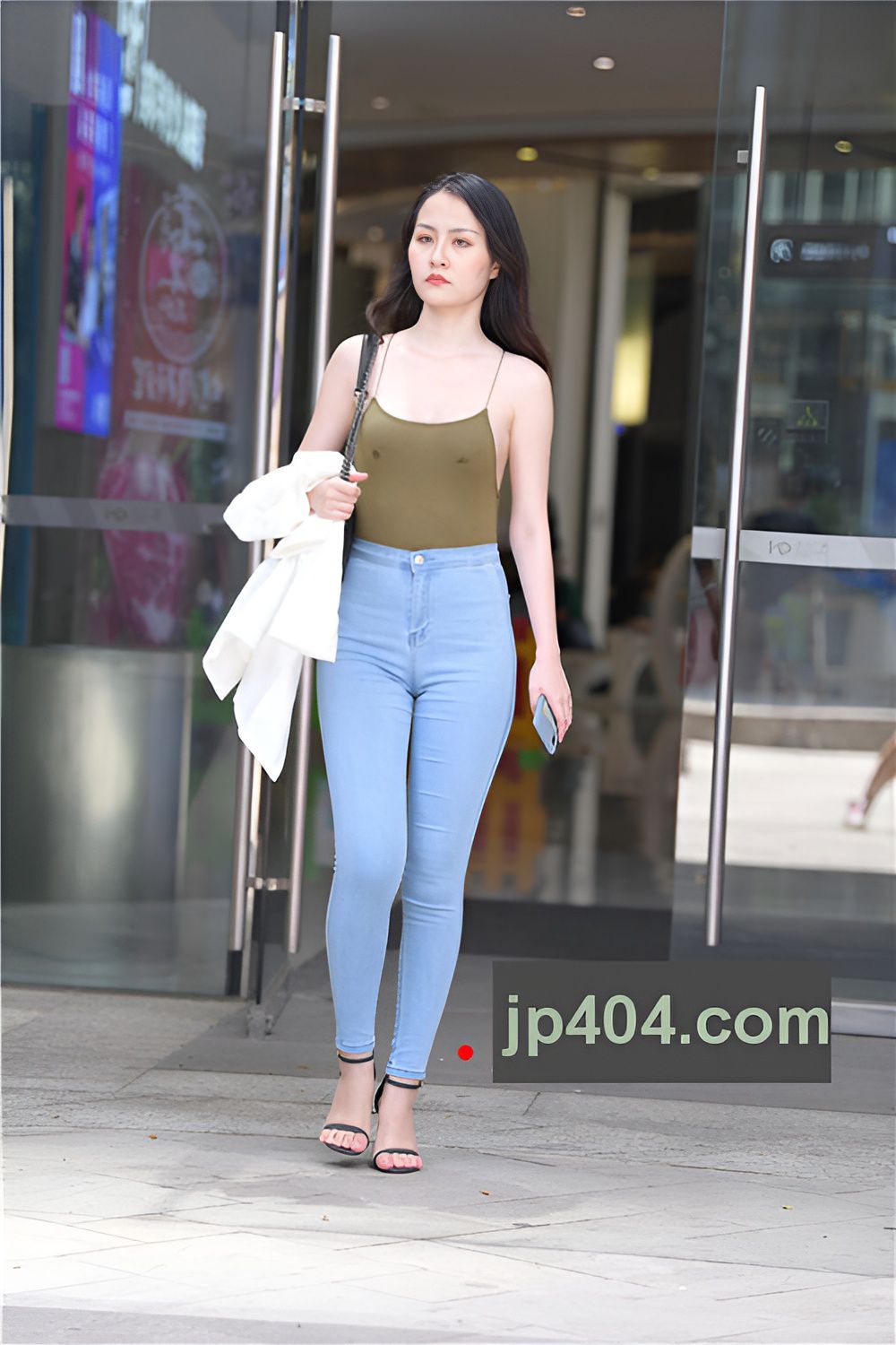 （套图）紧身牛仔裤小姐姐 (674P)[14.27G/JPG]