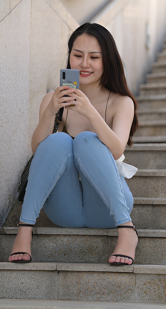 （视频）紧身牛仔裤小姐姐 [3.24G/MP4]