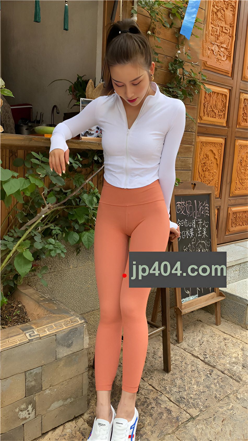 （视频）珊瑚色瑜伽裤美丽小姐姐 [4.53G/MP4]