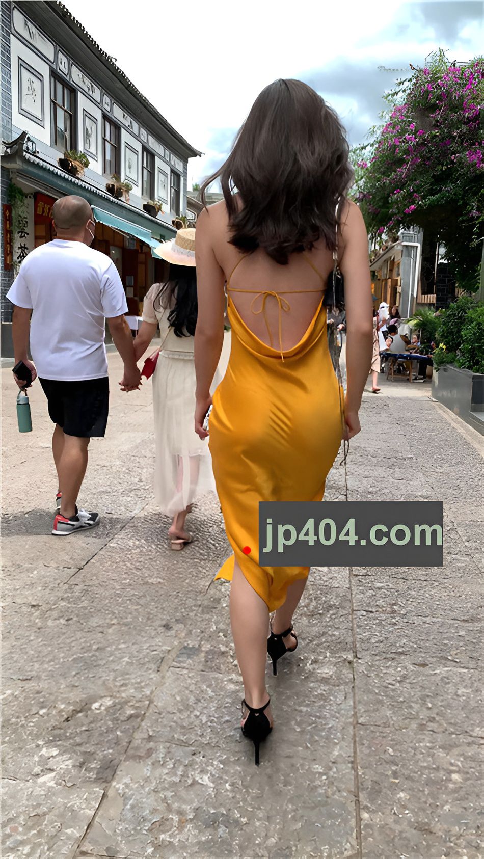 （视频）黄色包臀裙美女 [7.75G/MP4]