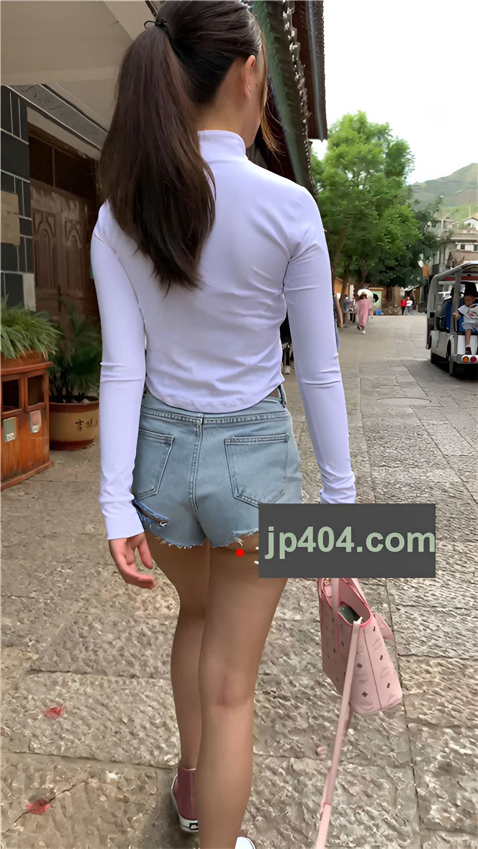 （视频）热裤小妹 [6.74G/MP4]