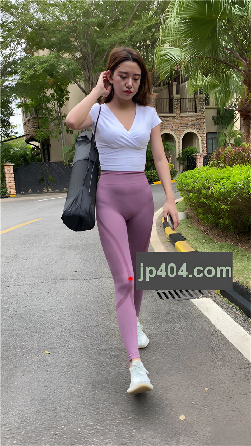 （视频）紫色瑜伽裤美女 [6.54G/MP4]