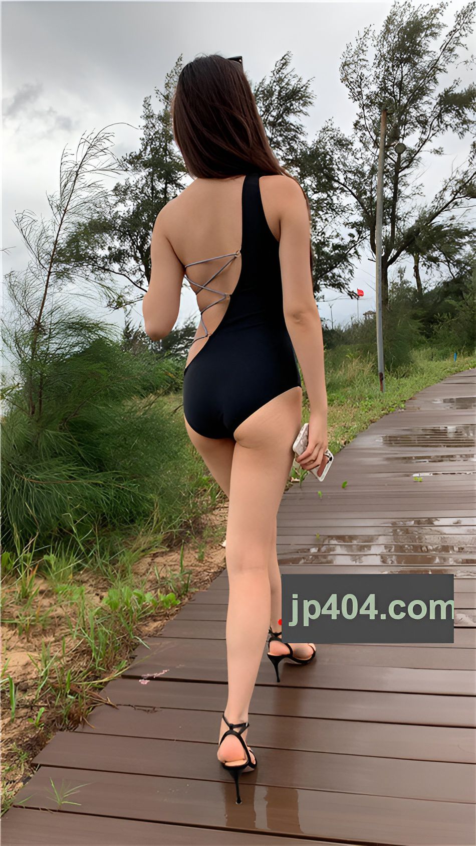 （视频）躲雨 [10.69G/MP4]