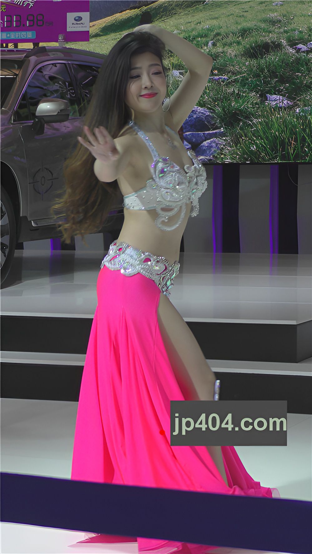 车展上跳舞的美女[1.43G/MP4]