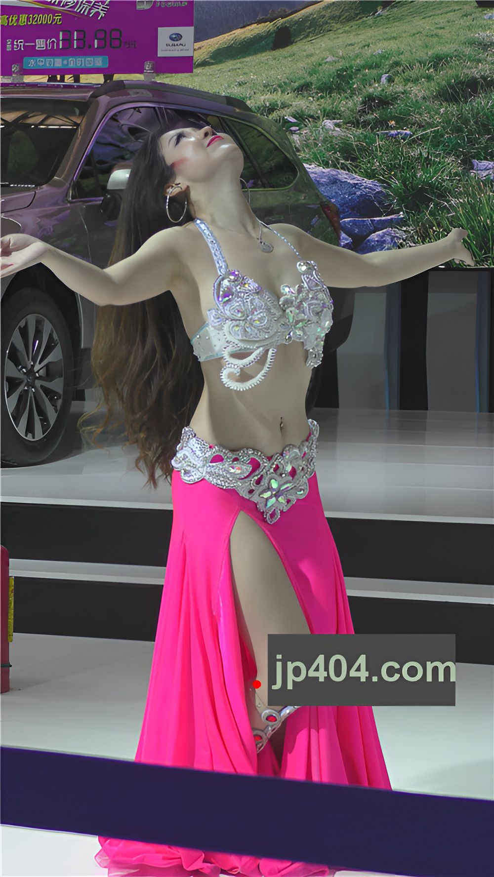 车展上跳舞的美女[1.43G/MP4]