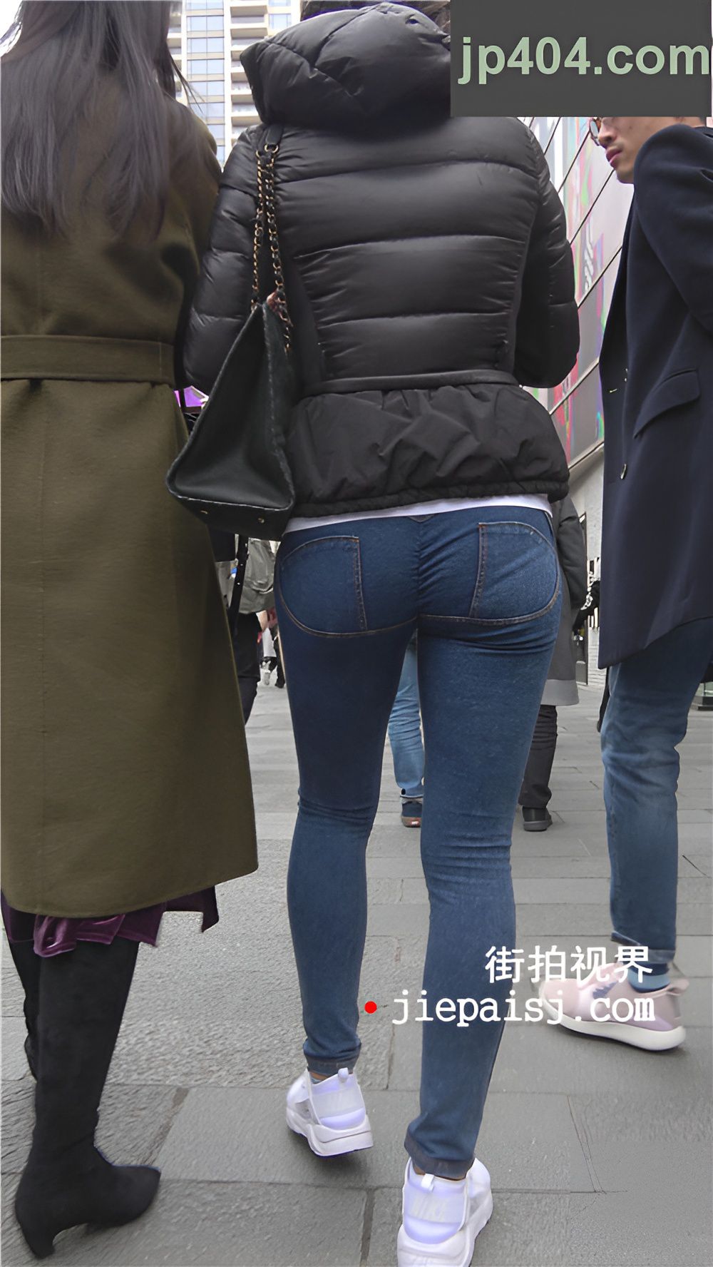 紧身蓝牛仔美少妇[1.89G/MP4]