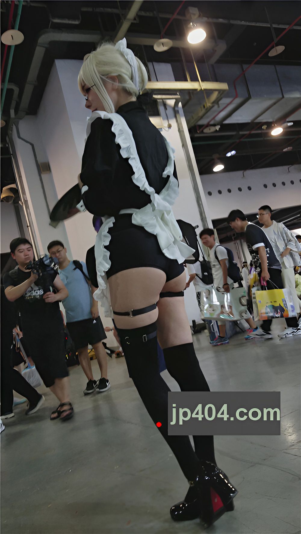 漂亮的coplay女仆小姐姐[667M/MP4]