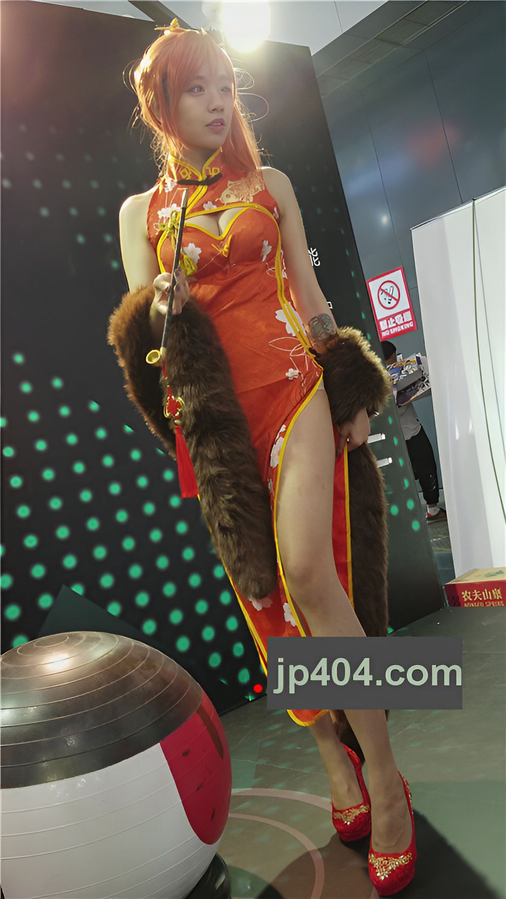 coplay旗袍小姐姐[781M/MP4]