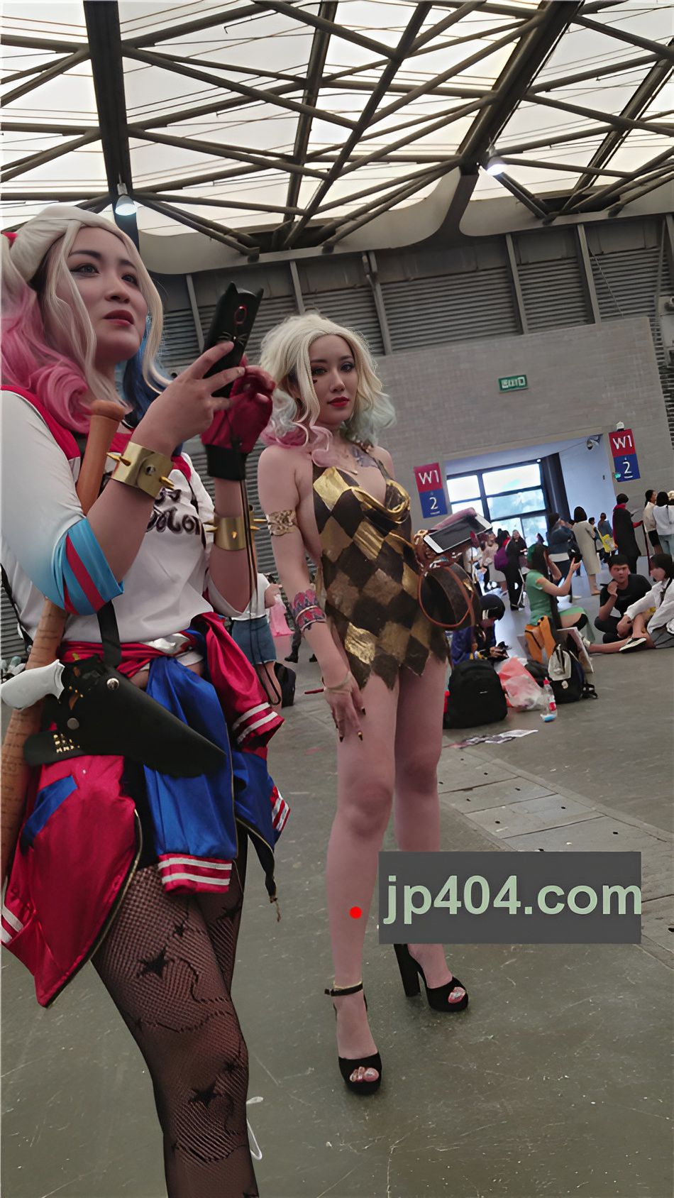 性感的吊带裙coplay妹子[568M/MP4]