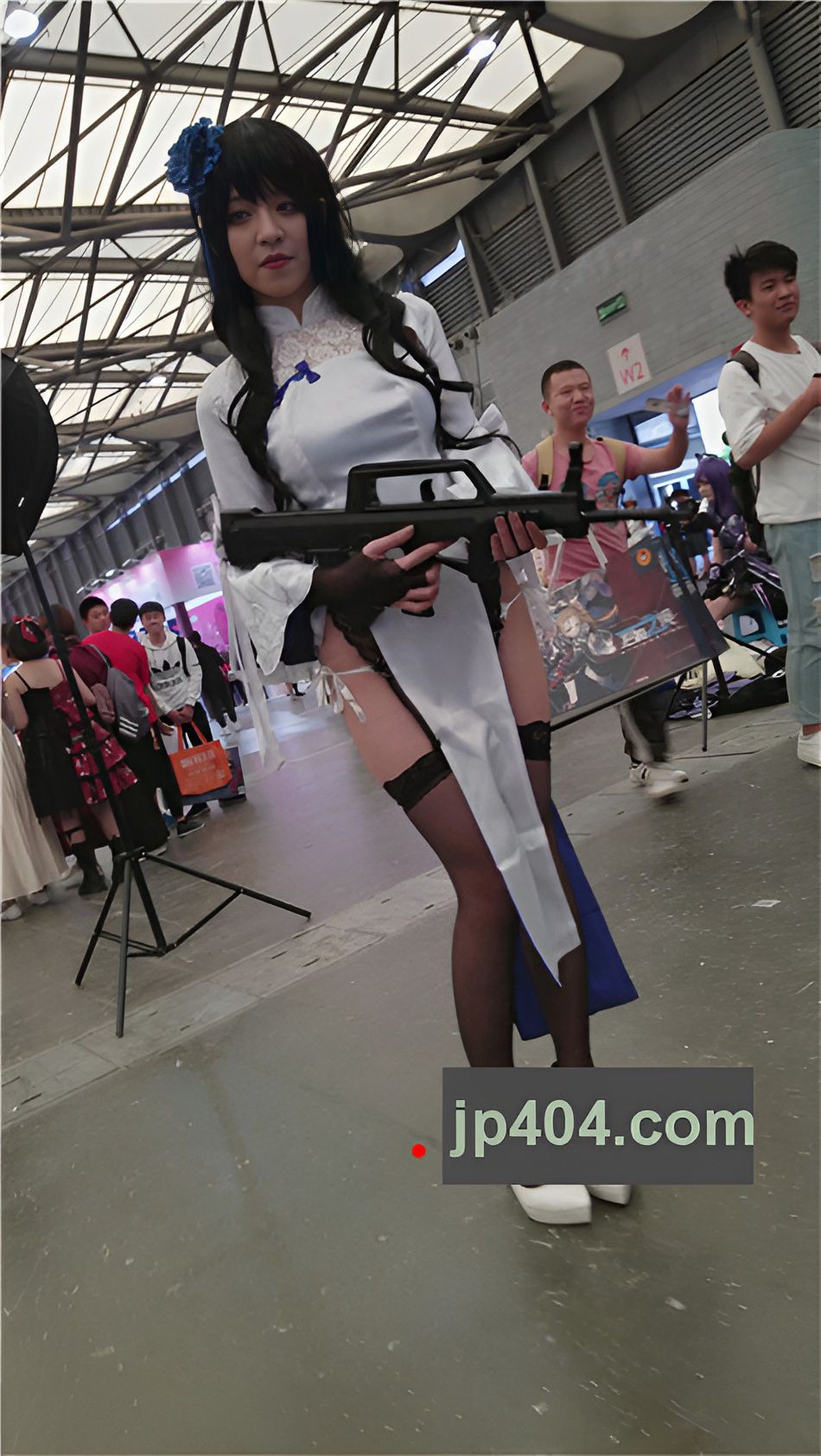 漂亮的黑丝coplay妹子[513M/MP4]