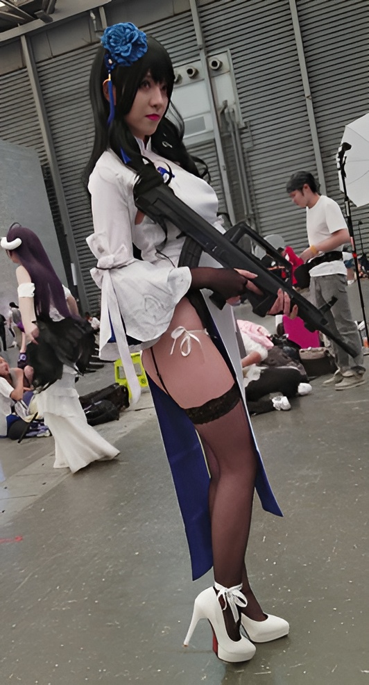 漂亮的黑丝coplay妹子[513M/MP4]