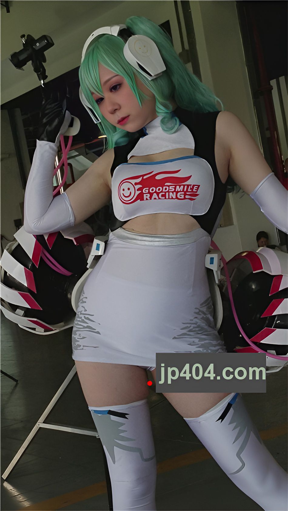 coplay白色包臀裙小姐姐[699M/MP4]