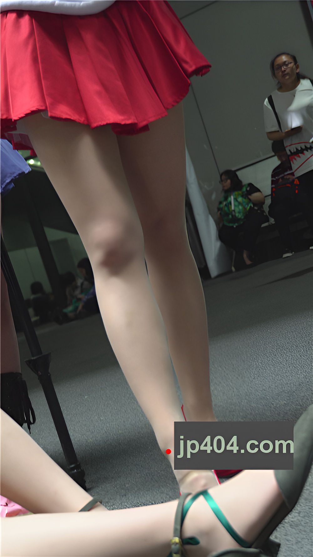 漂亮的肉丝coplay小姐姐[1.56G/MP4]