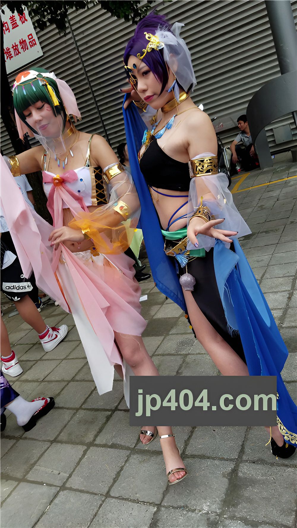 漂亮的coplay妹子[708M/MP4]