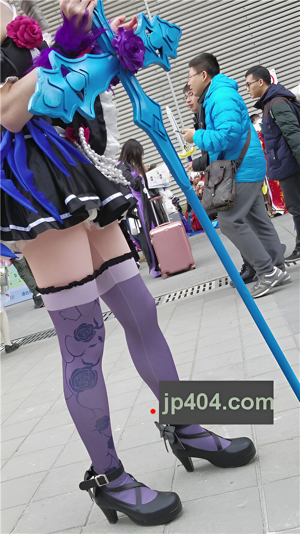 紫色高筒袜cosplay美眉[756M/MP4]